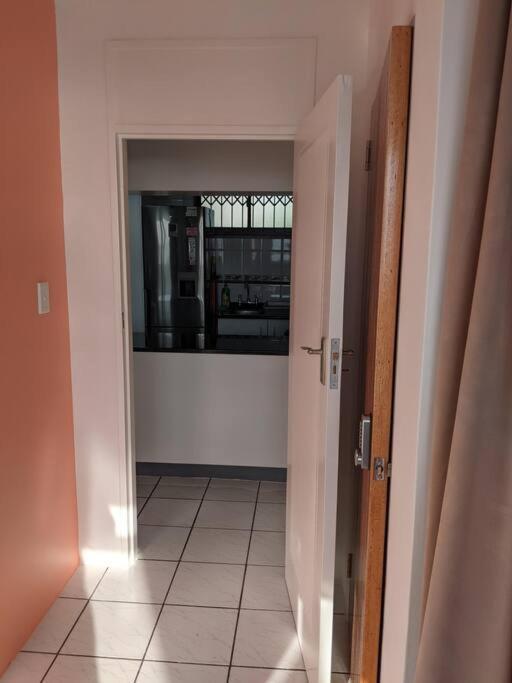 Capri24 - Modern Overlooking The Sea Apartment Amanzimtoti